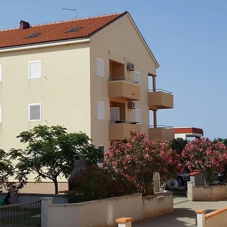 Apartment Val In Strandnaehe - Agentur Ta Leut By Interhome *