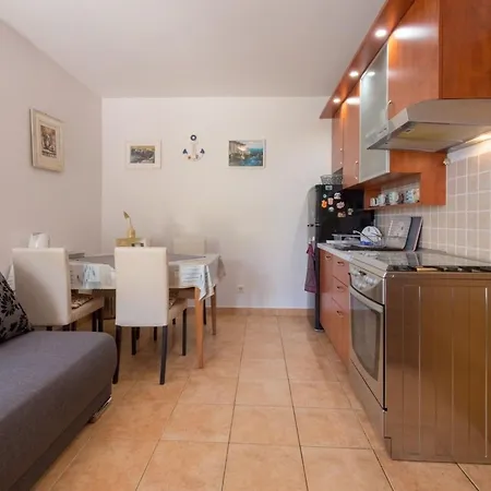 Val In Strandnaehe - Agentur Ta Leut By Interhome Privlaka (Zadar)
