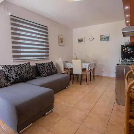 Val In Strandnaehe - Agentur Ta Leut By Interhome Daire